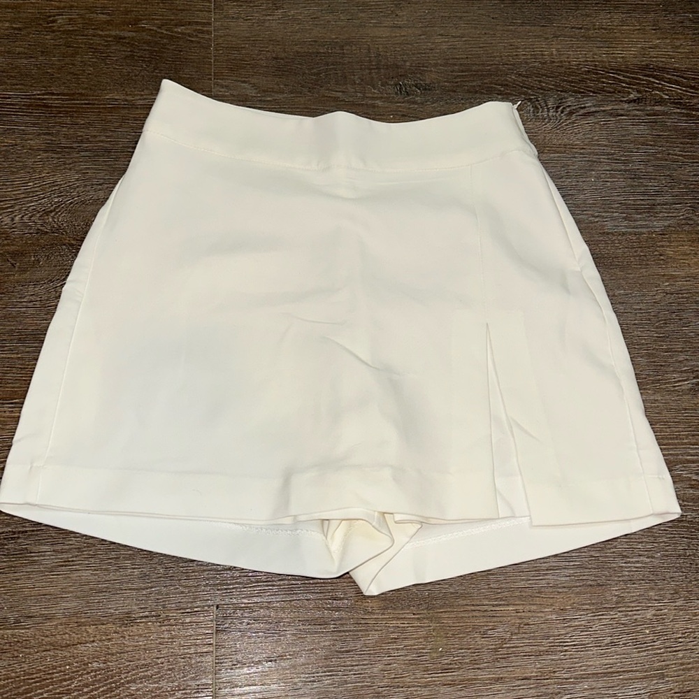 White mini skort